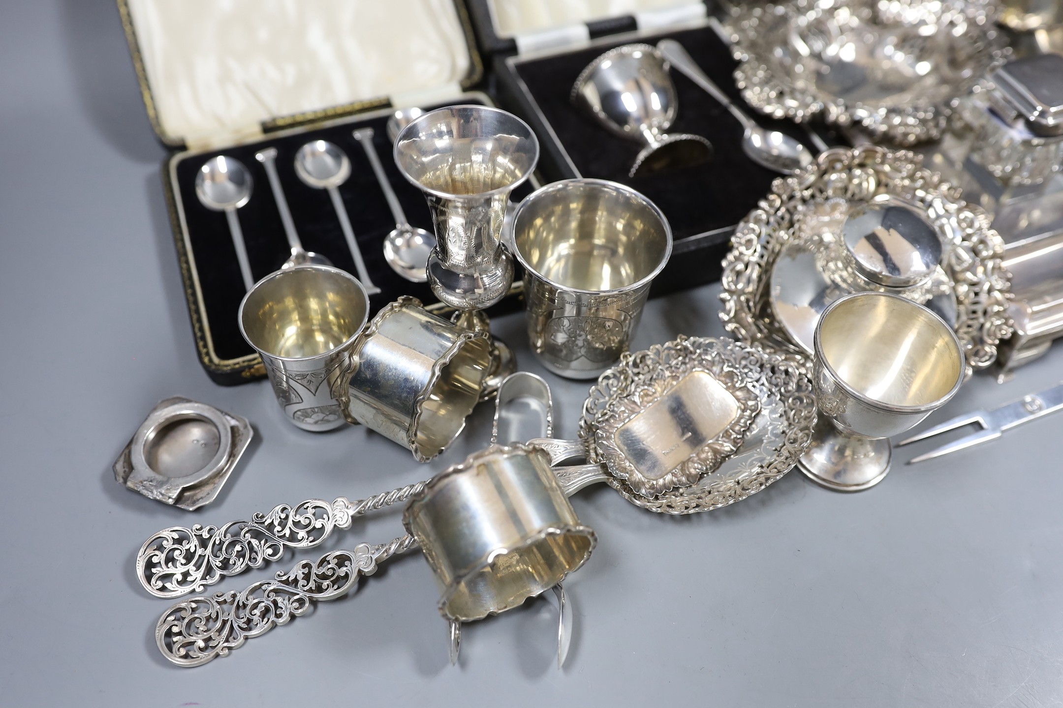 Assorted silver items including an Edwardian inkstand, Birmingham, 1902, 20.5cm, two silver bonbon dishes, cased teaspoons, cased christening duo, cased napkin rings, pair of pierced silver serving spoons, three napkin r